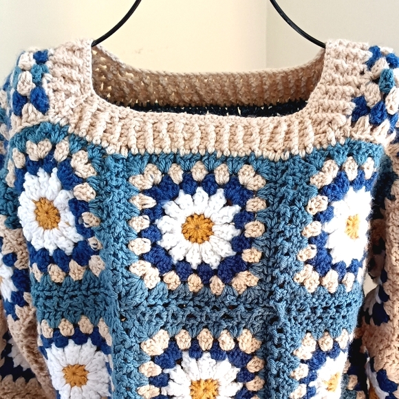 NEW Crochet Granny Squares Daisies Chunky Handknitted Sweater Size M Blue Cream - Picture 11 of 14
